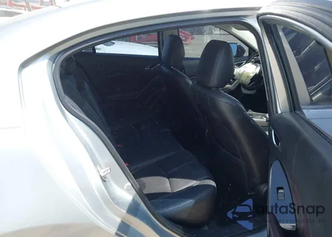 2018 Mazda Mazda3 Touring из США, поврежденный, VIN 3MZBN1V35JM193132